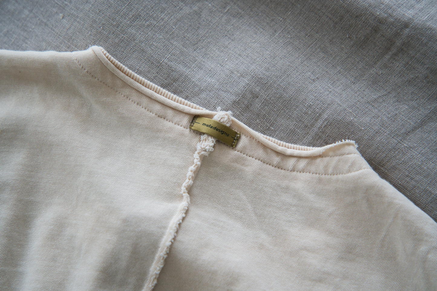 強撚糸コットン 半袖カーディガン/High-twisted yarn cardigan/Light beige/red