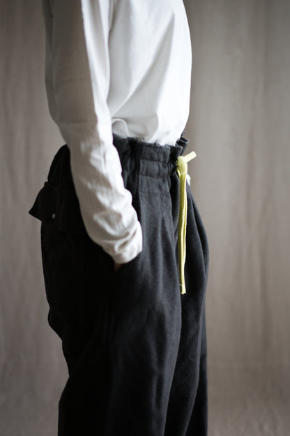 ハード裏毛イージーパンツ/Hard lined loose-fitting pants/Charcoal gray-Yellow