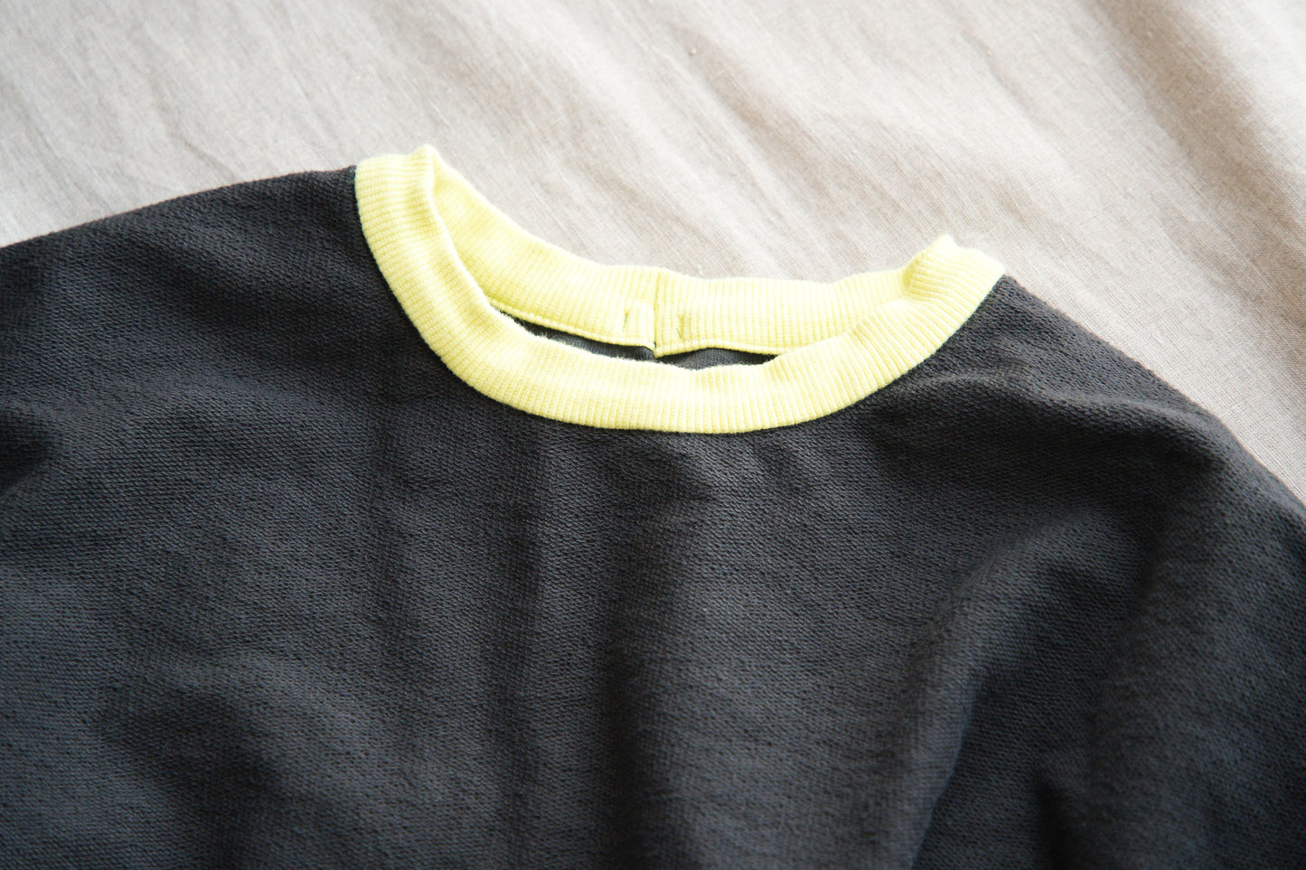 ハード裏毛スウェット/Hard lined sweatshirt/Charcoal gray-Yellow