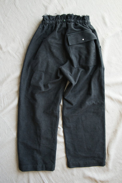 ハード裏毛イージーパンツ/Hard lined loose-fitting pants/Charcoal gray-Yellow