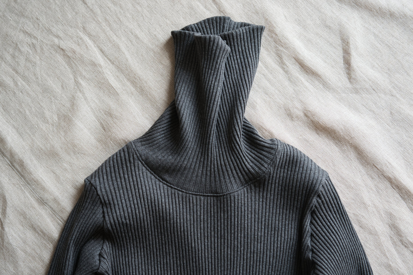 YAK WOOL COTTON Rib-knit Turtle-neck＆Frill/Khaki