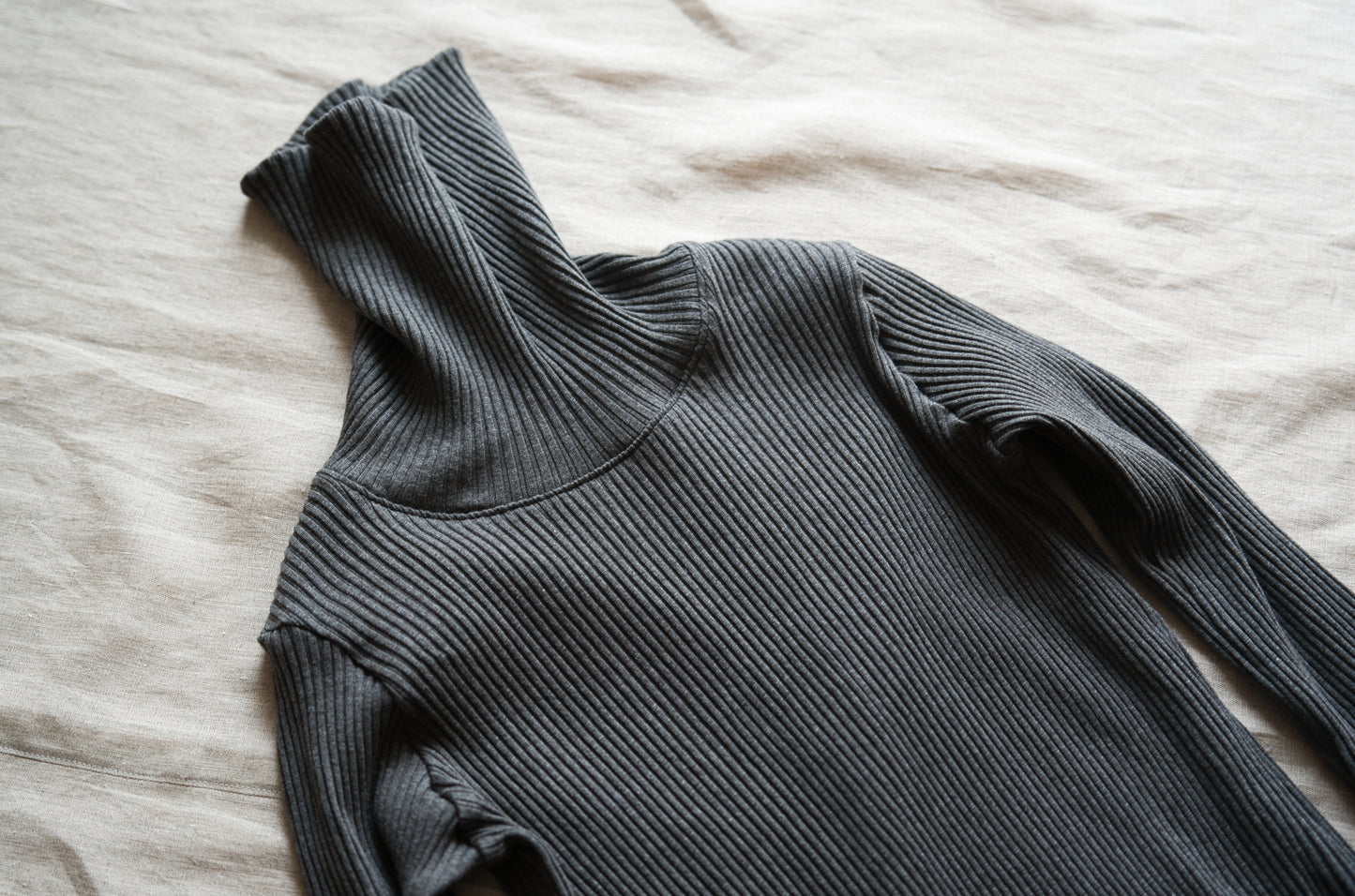 YAK WOOL COTTON Rib-knit Turtle-neck＆Frill/Khaki