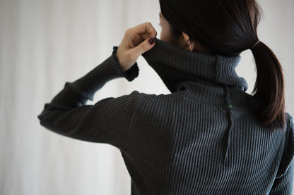 YAK WOOL COTTON Rib-knit Turtle-neck＆Frill/Khaki