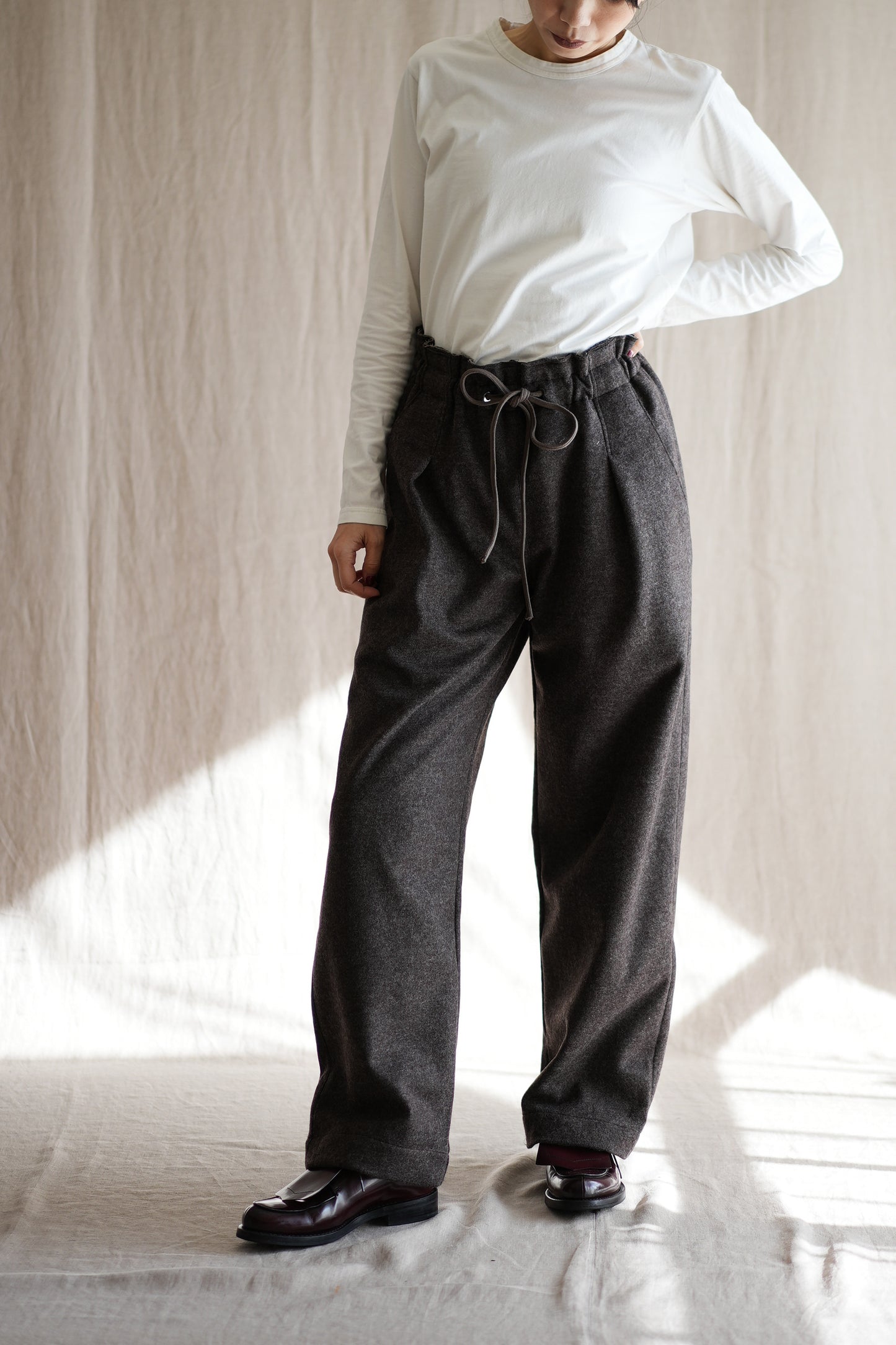 縮絨ウールイージーパンツ/Milled Wool loose-fit pants/Heather Dark Brown