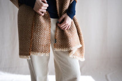 Roving Wool Stole/Gold Brown