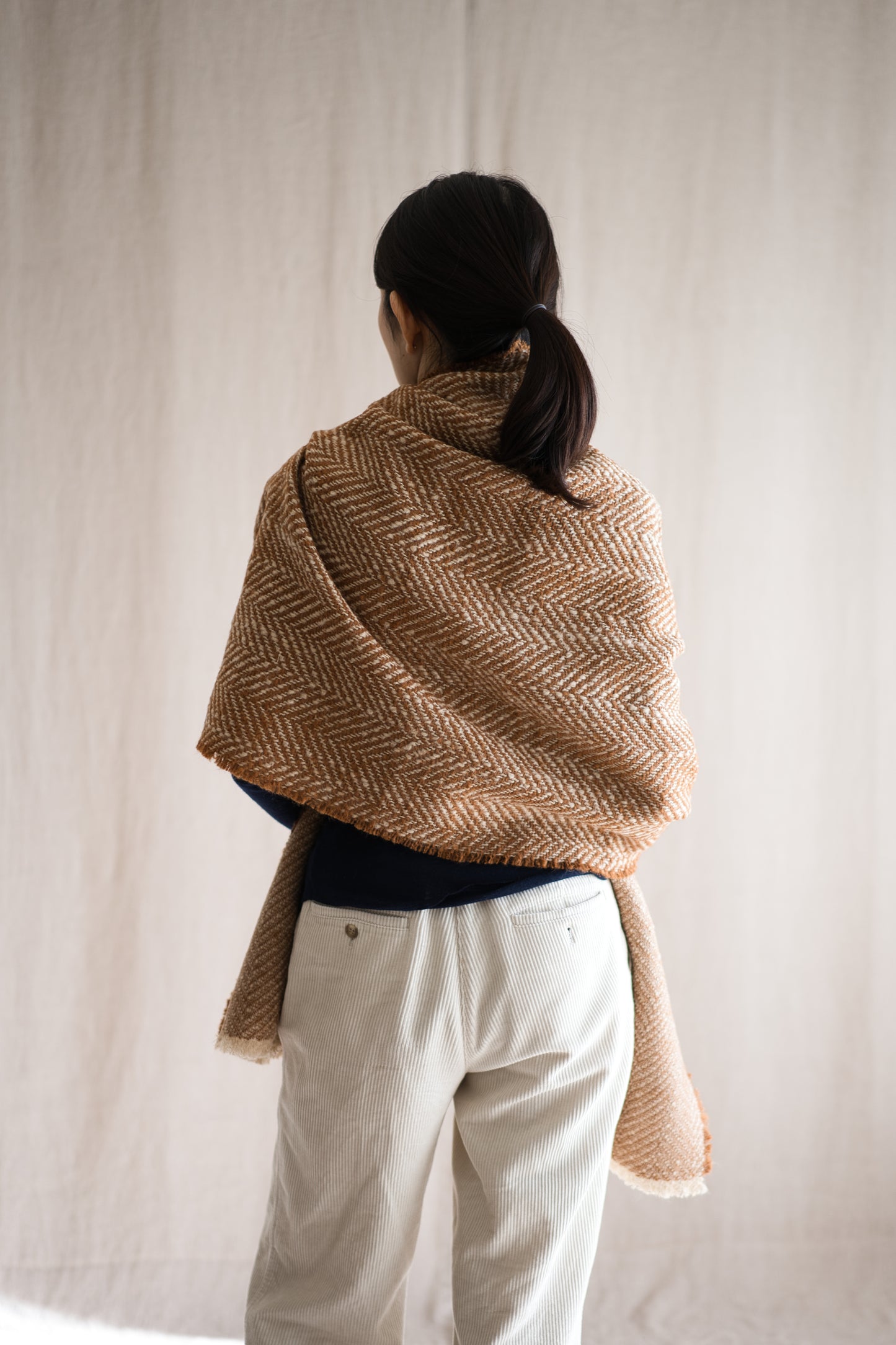 Roving Wool Stole/Gold Brown