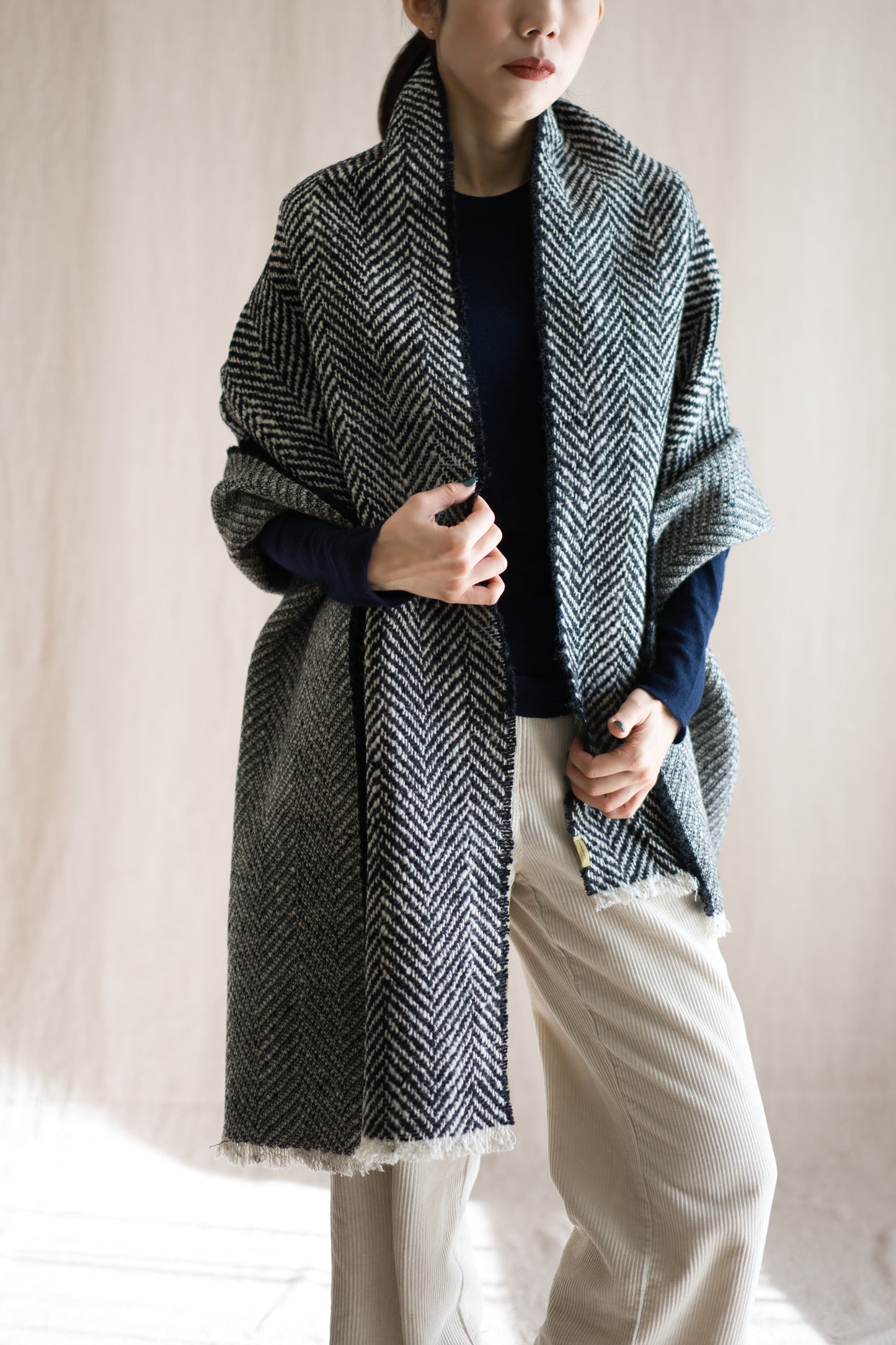 Roving Wool Stole/Monochrome
