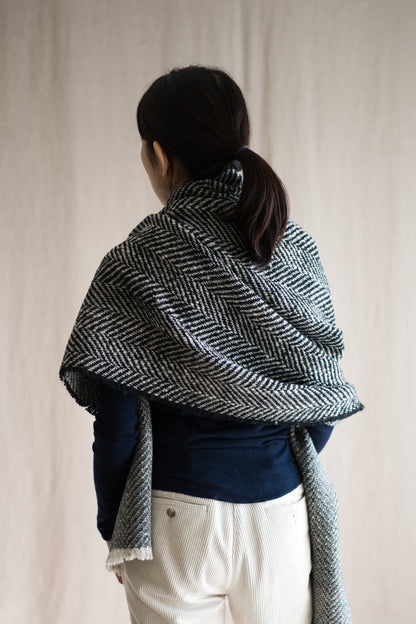 Roving Wool Stole/Monochrome