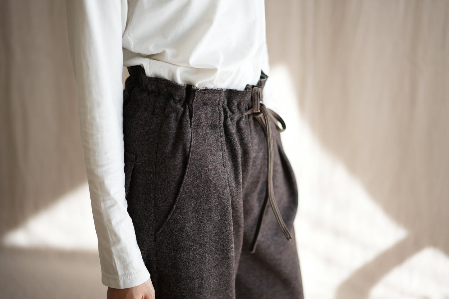 縮絨ウールイージーパンツ/Milled Wool loose-fit pants/Heather Dark Brown