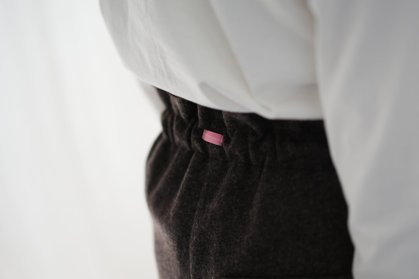 縮絨ウールイージーパンツ/Milled Wool loose-fit pants/Heather Dark Brown