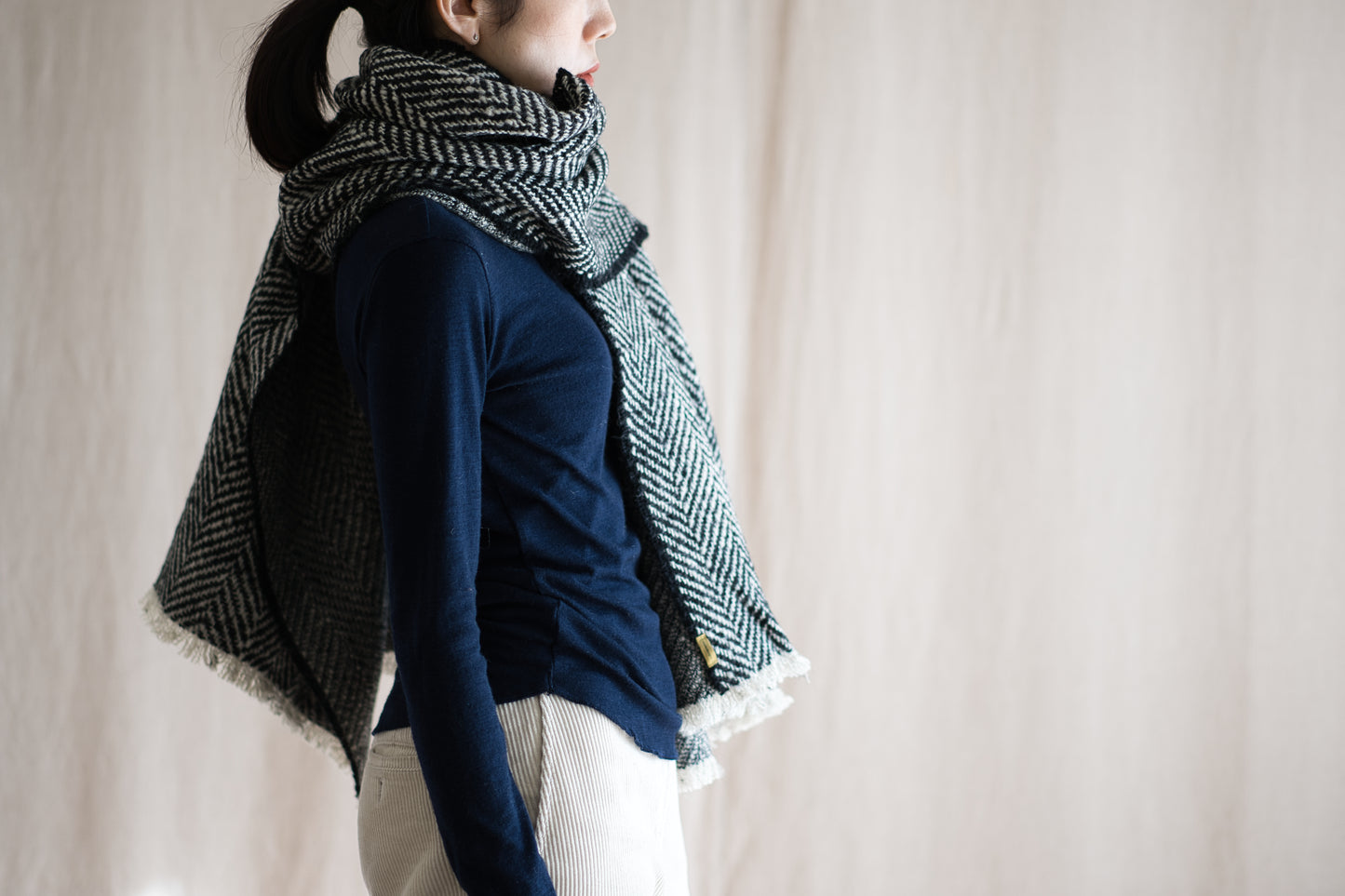 Roving Wool Stole/Monochrome