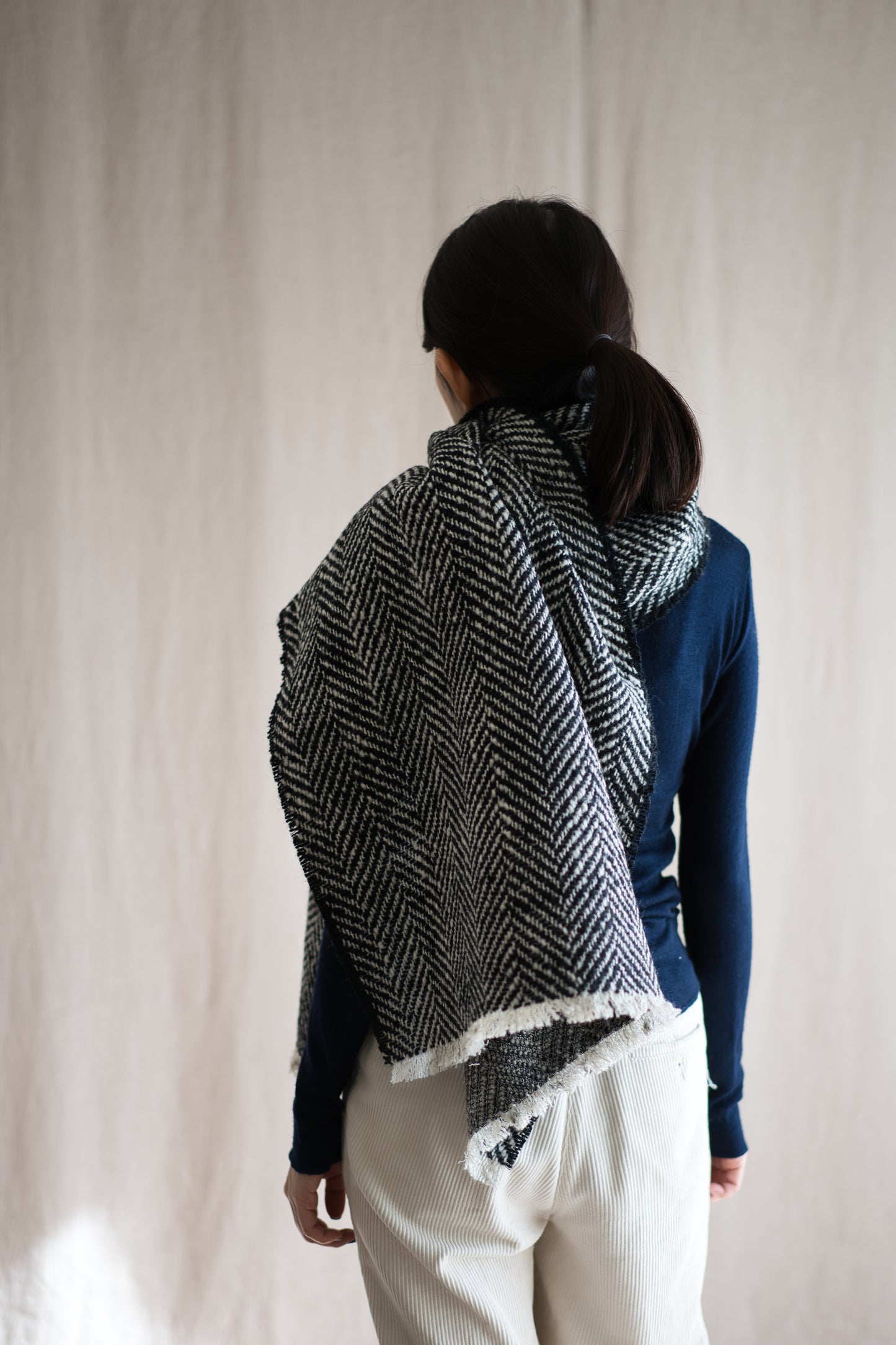 Roving Wool Stole/Monochrome