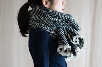 Roving Wool Stole/Monochrome