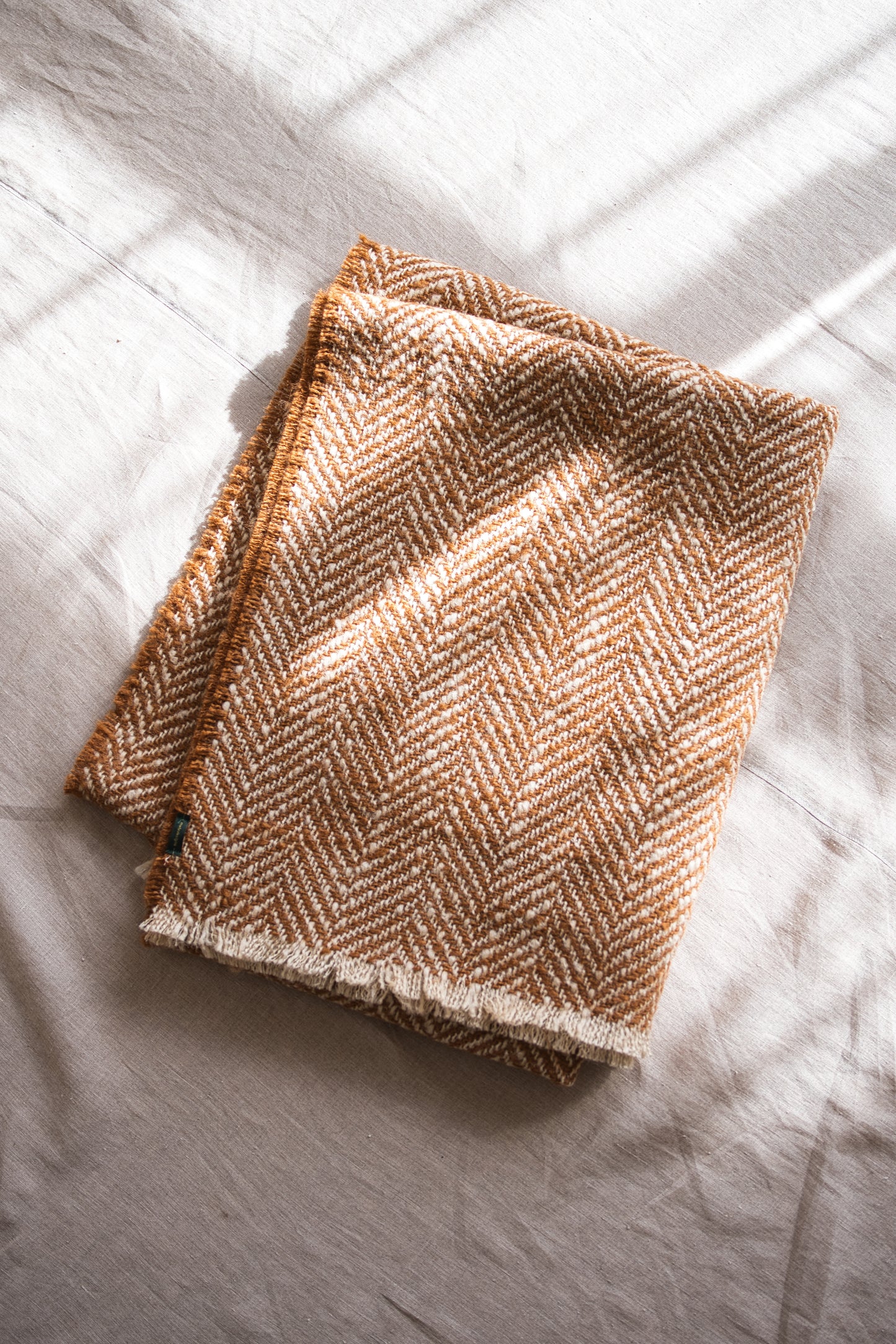 Roving Wool Stole/Gold Brown