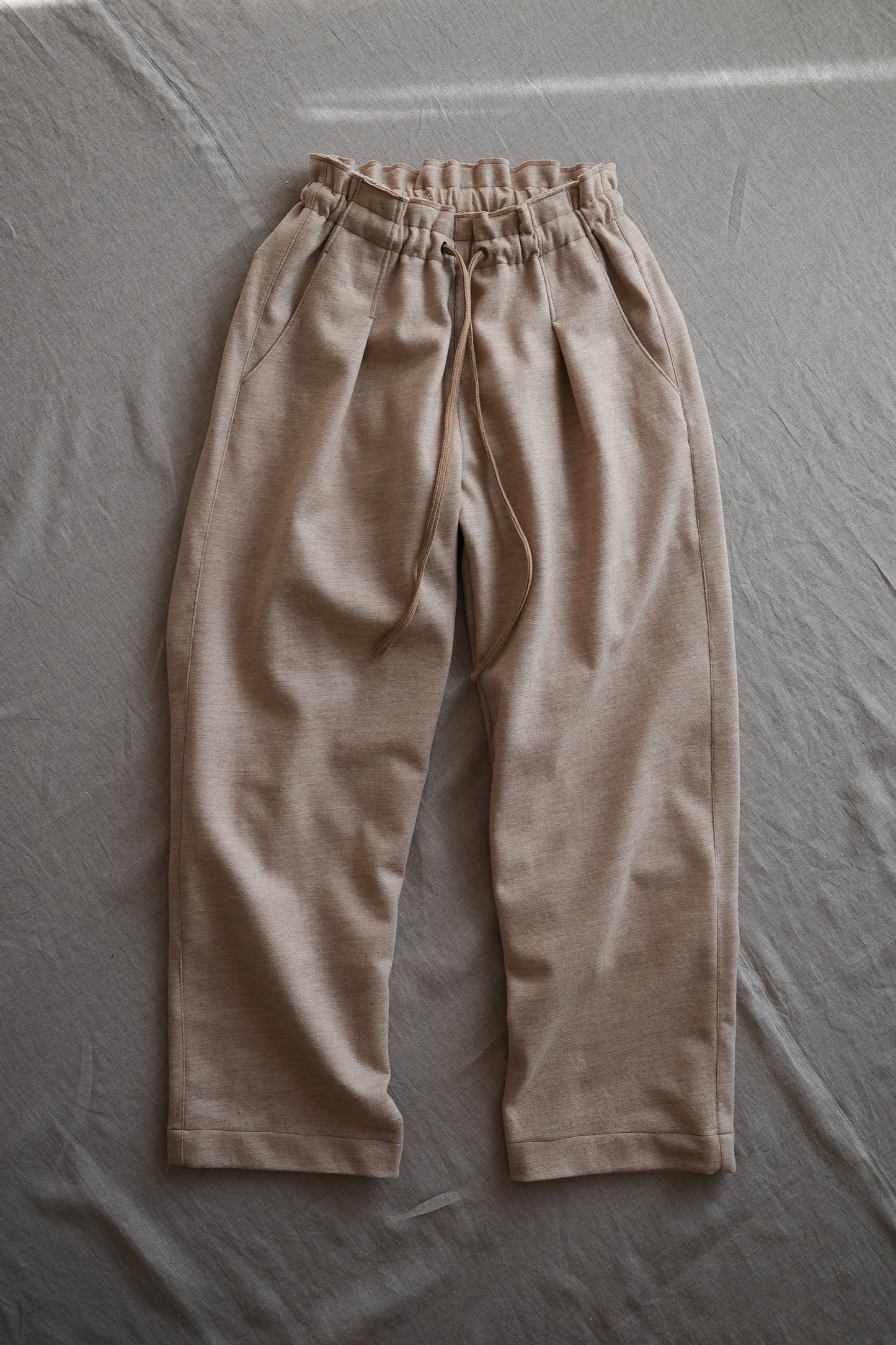 縮絨ウールイージーパンツ/Milled Wool loose-fit pants/Heather Beige