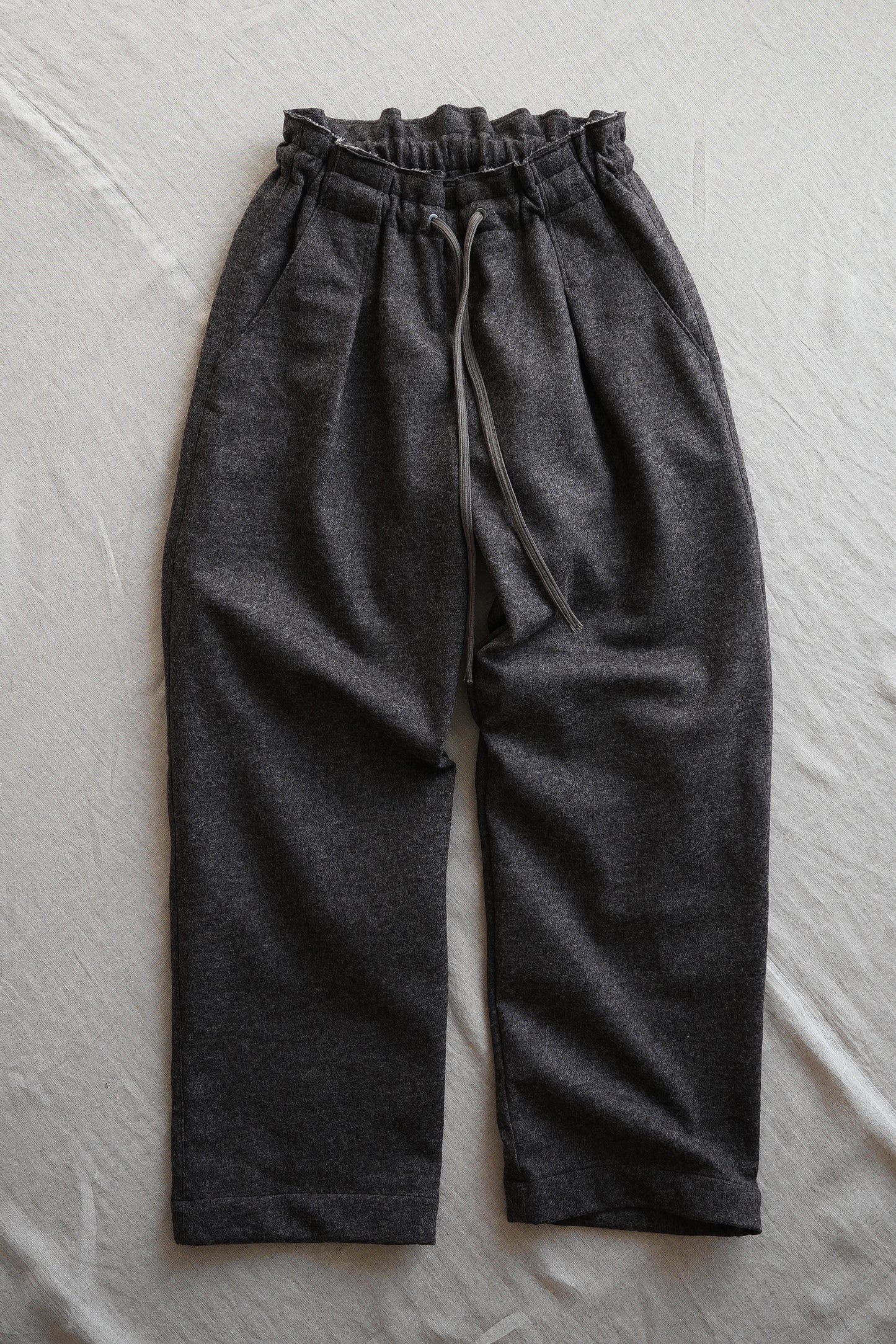 縮絨ウールイージーパンツ/Milled Wool loose-fit pants/Heather Dark Brown