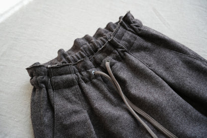 縮絨ウールイージーパンツ/Milled Wool loose-fit pants/Heather Dark Brown