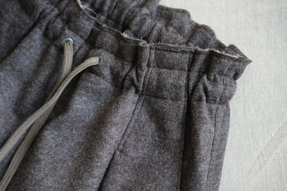 縮絨ウールイージーパンツ/Milled Wool loose-fit pants/Heather Dark Brown