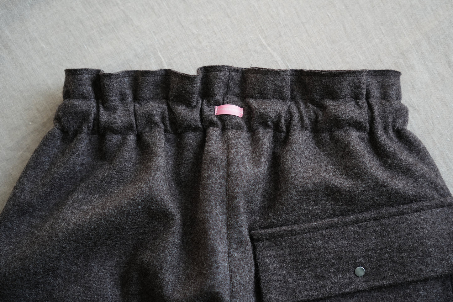 縮絨ウールイージーパンツ/Milled Wool loose-fit pants/Heather Dark Brown