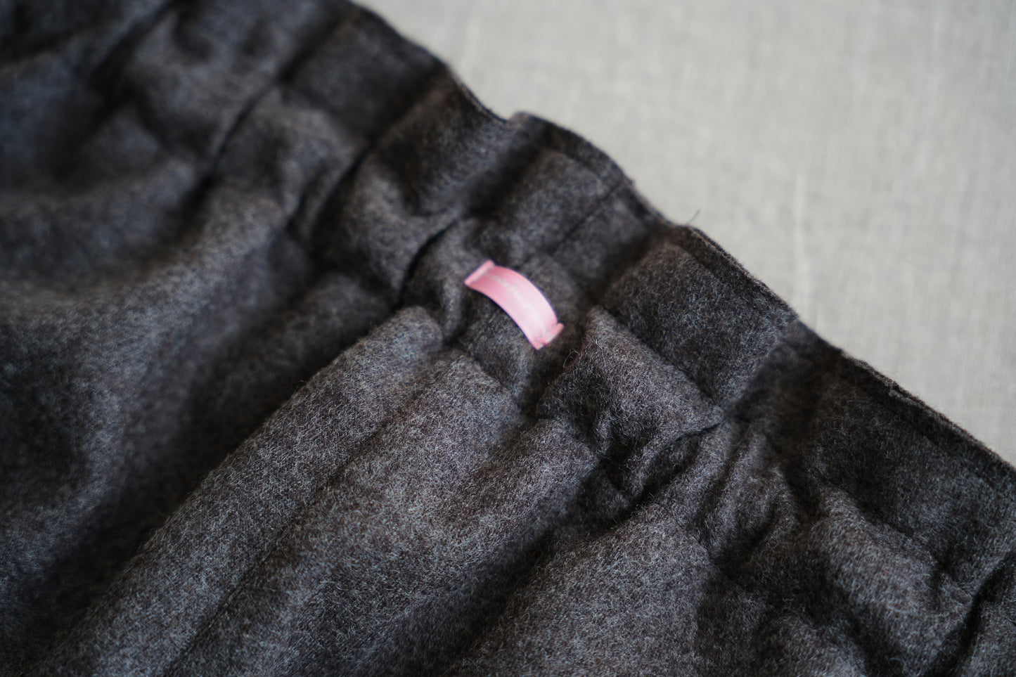 縮絨ウールイージーパンツ/Milled Wool loose-fit pants/Heather Dark Brown