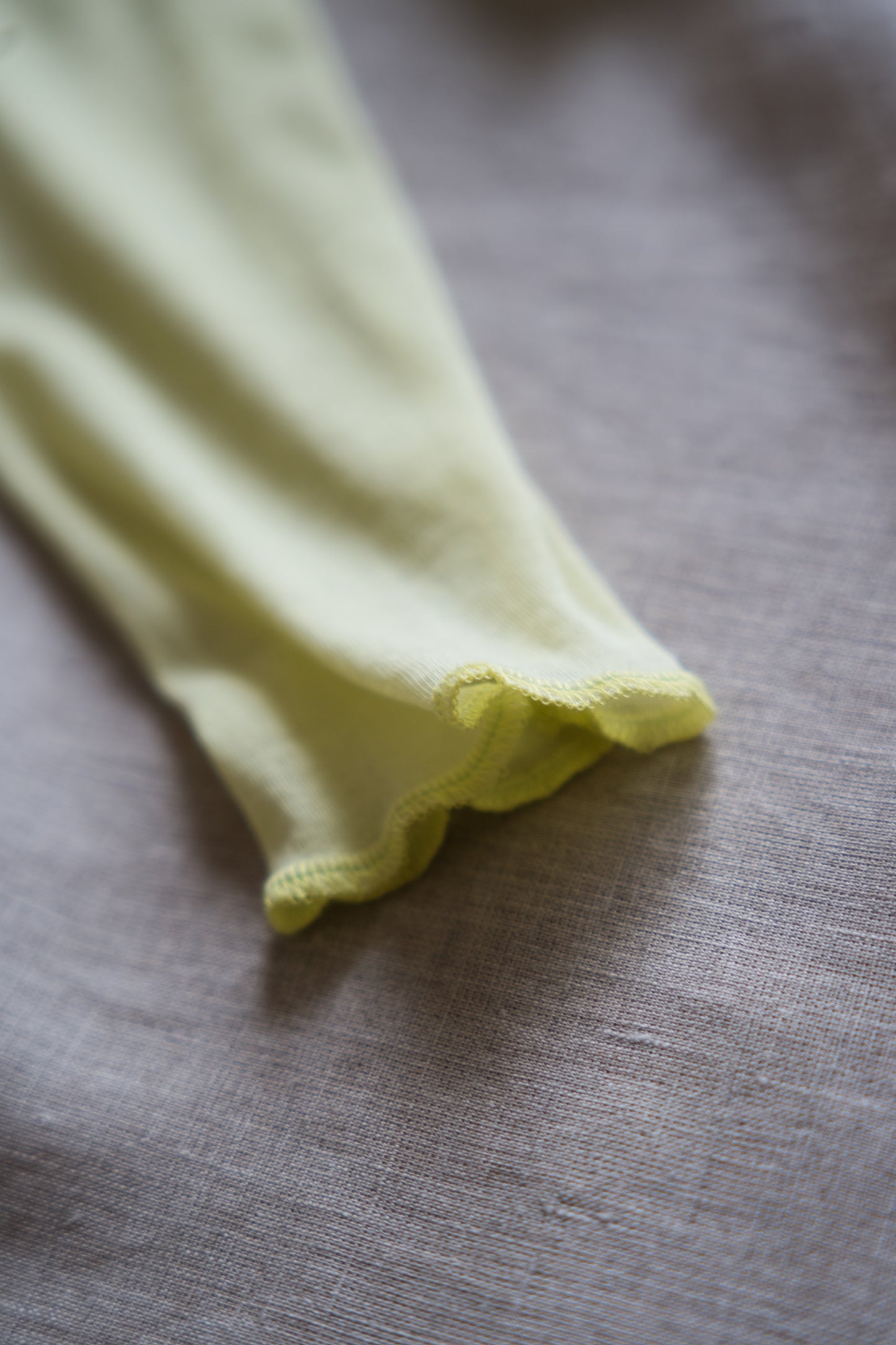 Sheer Rib High-Necked Long-Sleeved T/Lime Yellow