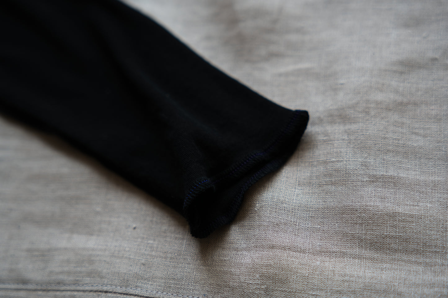 Sheer Rib Crew neck Long-Sleeved T/Black