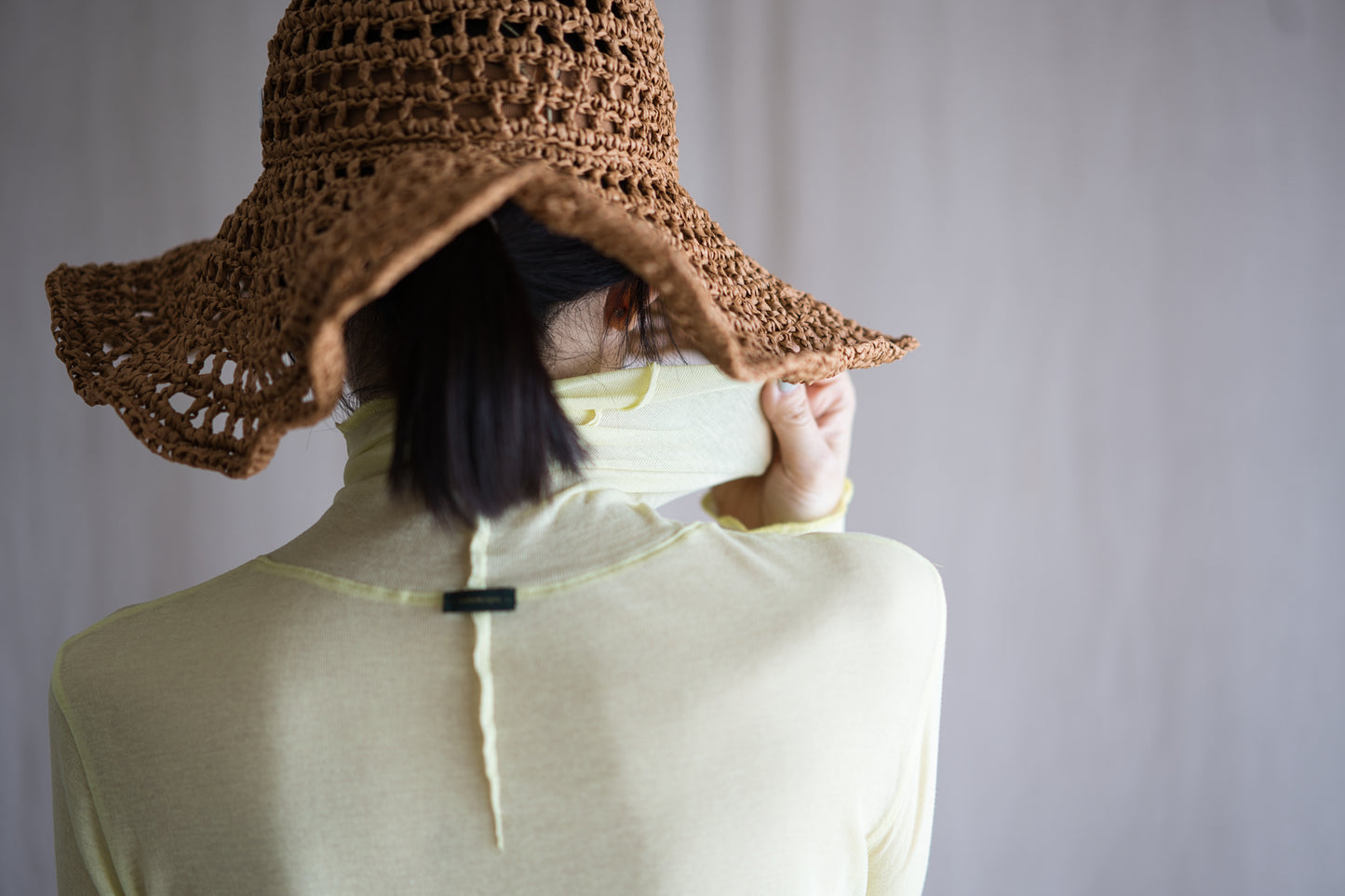Sheer Rib High-Necked Long-Sleeved T/Lime Yellow