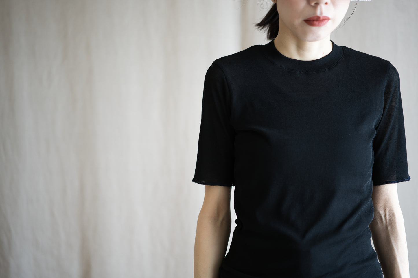 Sheer Rib Crew neck Half-Sleeved T/Black