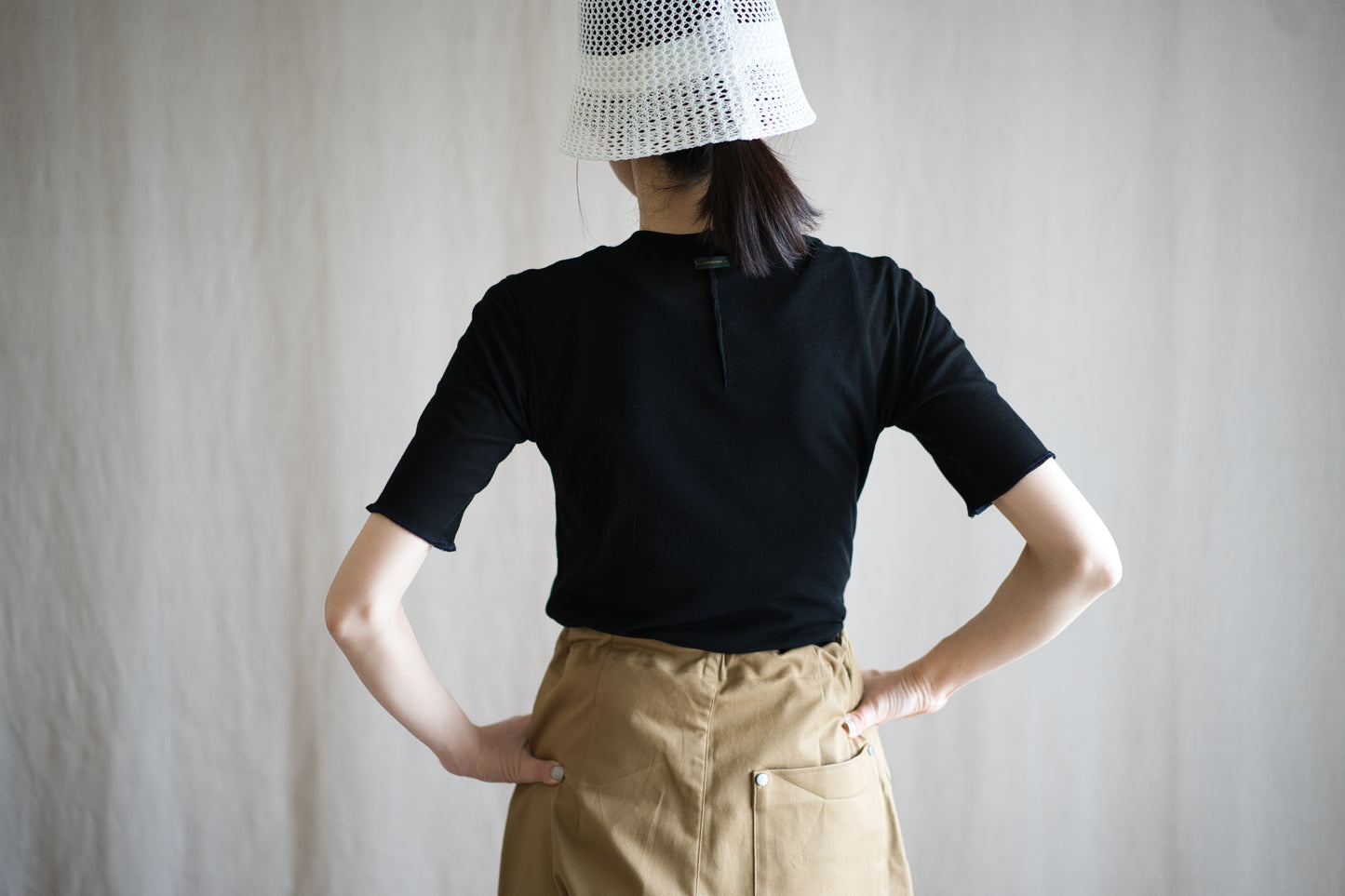 Sheer Rib Crew neck Half-Sleeved T/Black