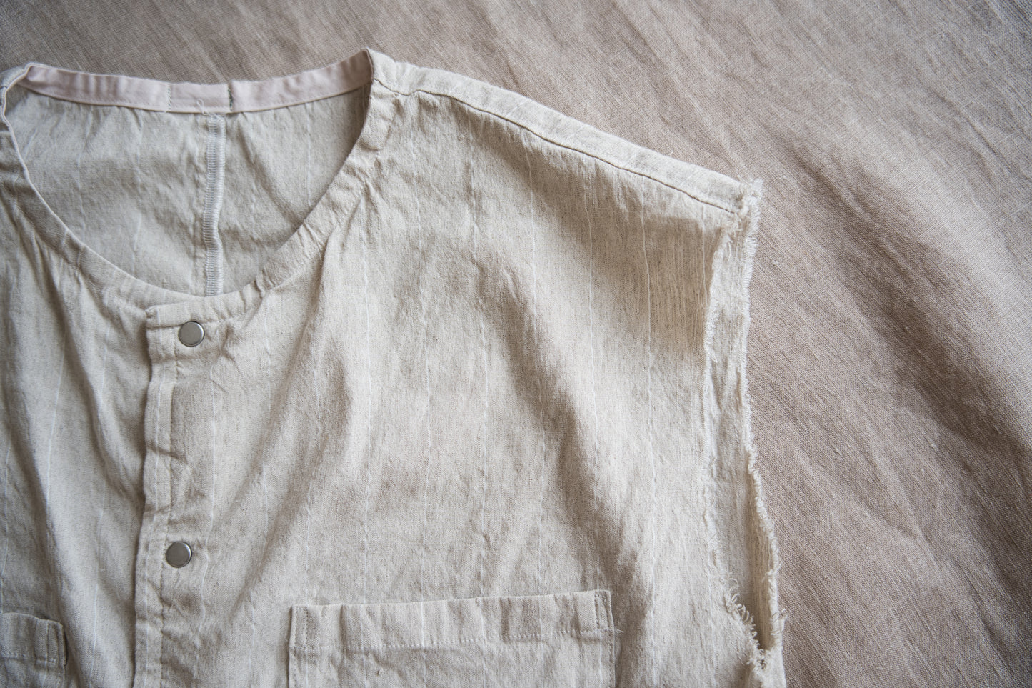 Linen Rayon Pinstripes Sleeveless/Ecru(White Pins)