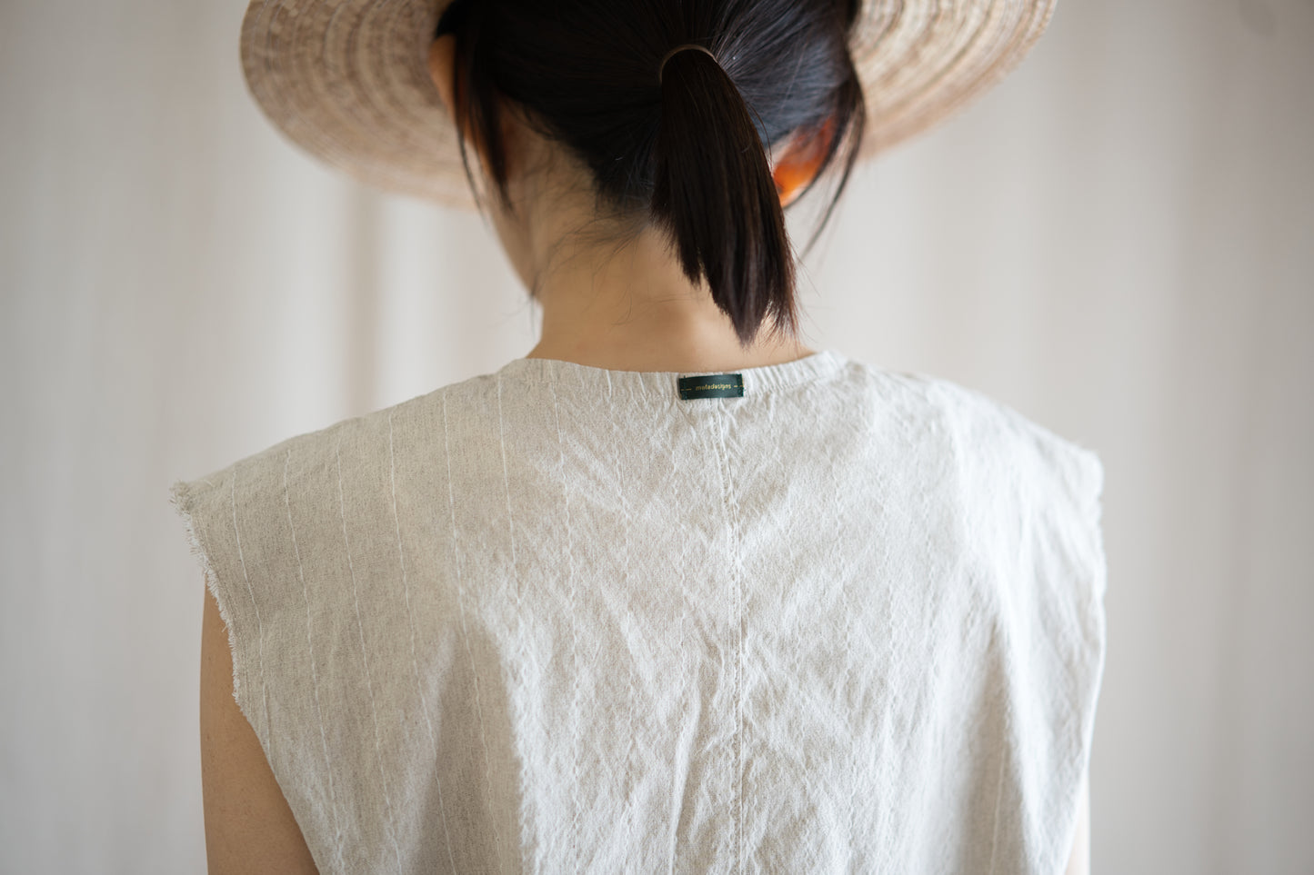 Linen Rayon Pinstripes Sleeveless/Ecru(White Pins)