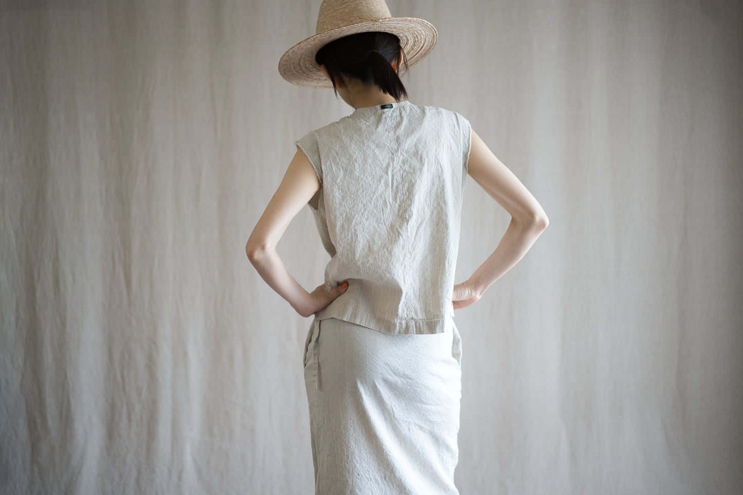 Linen Rayon Pinstripes Sleeveless/Ecru(White Pins)