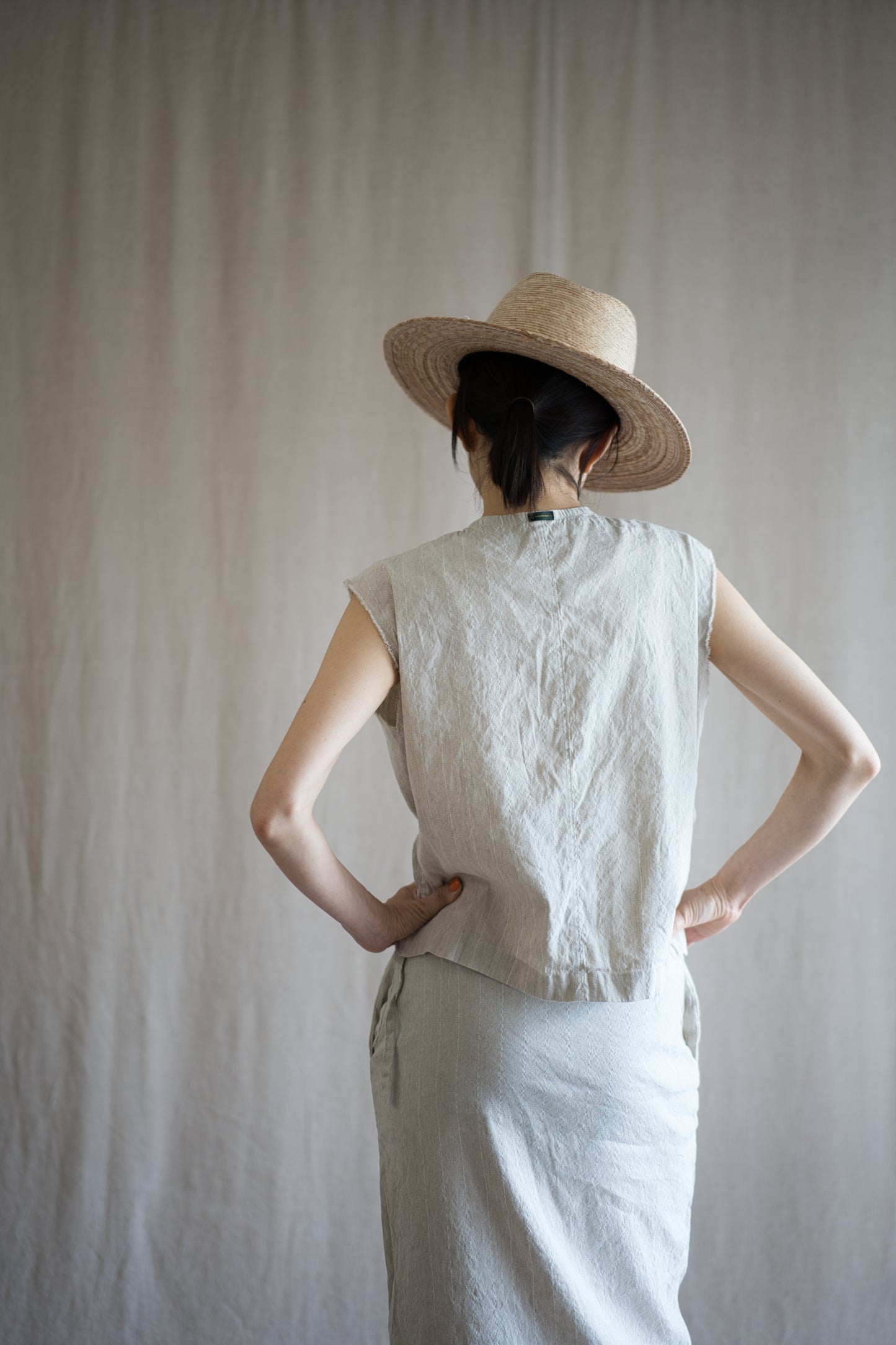 Linen Rayon Pinstripes Sleeveless/Ecru(White Pins)