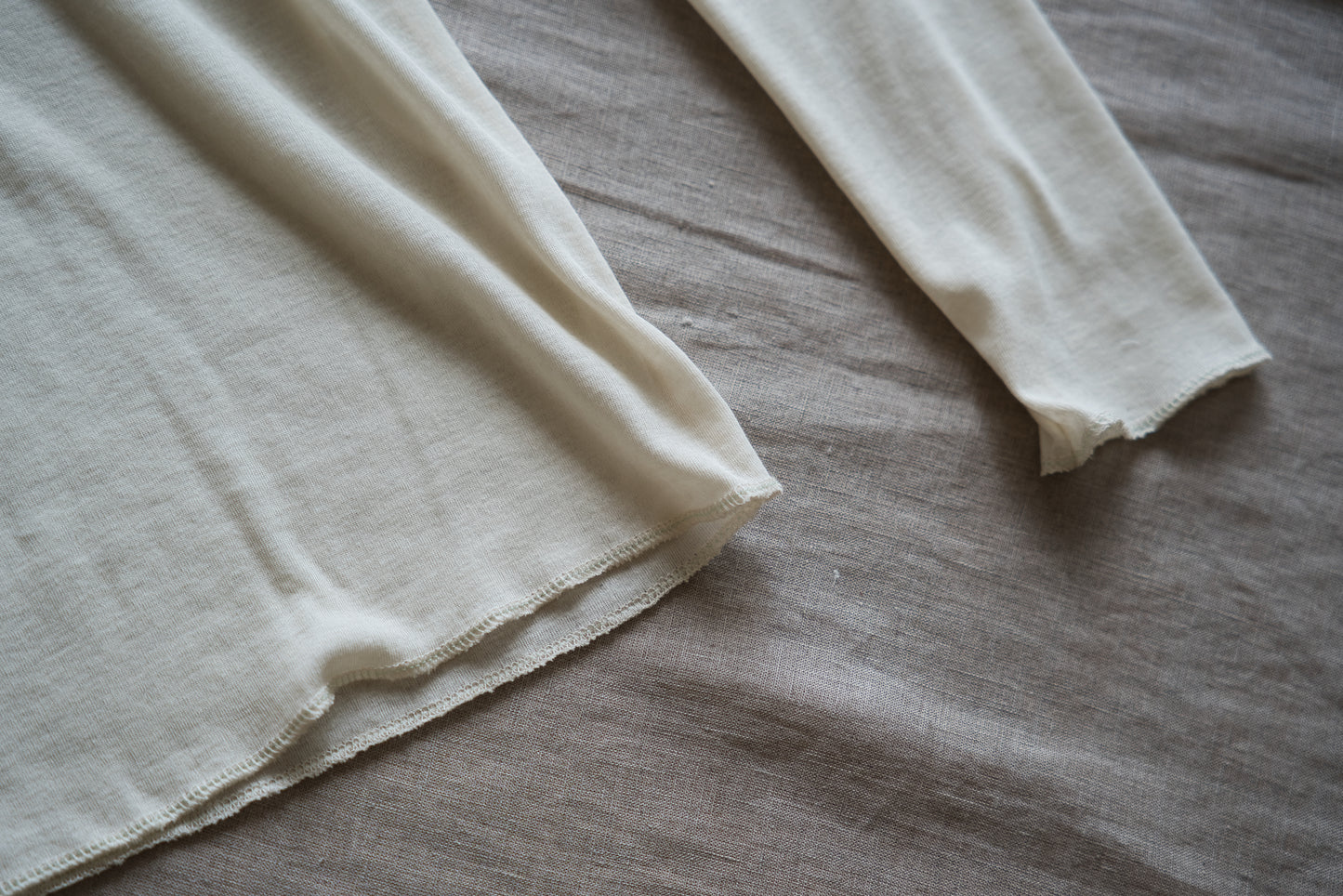 シアーリブクルーロングT/Sheer Rib Crewneck Long-Sleeved T/White Chalk