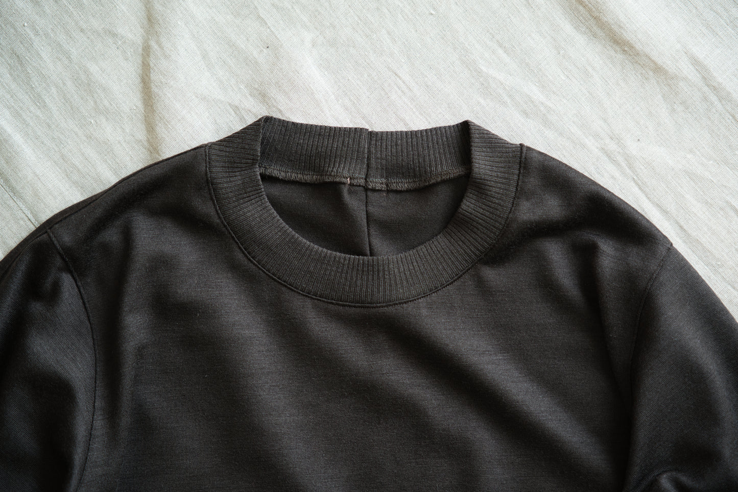 Superior Wool Crew-Neck/Dark Chocolate