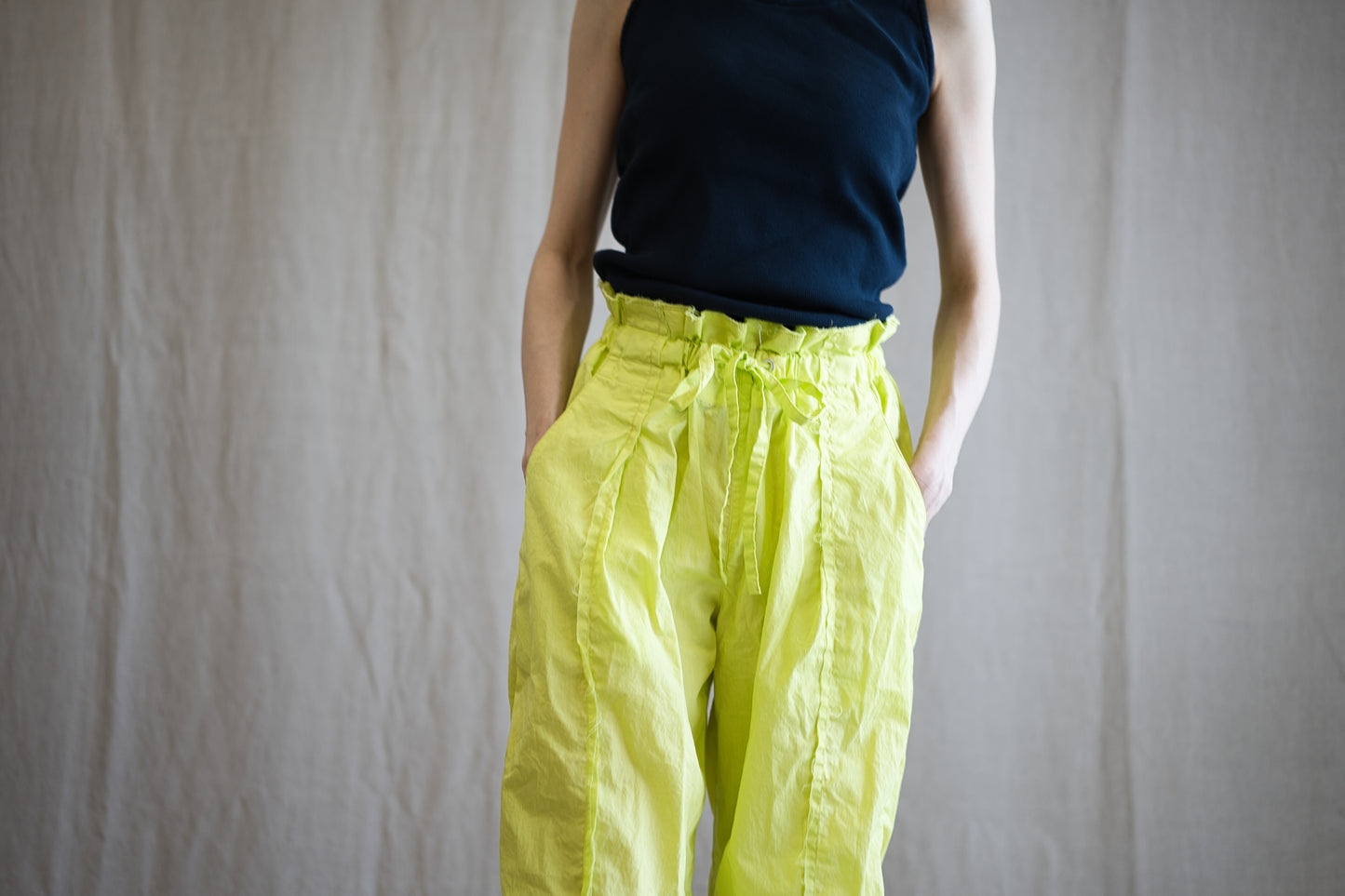 100番手タイプライターイージーパンツ/Superfine cotton loose-fitting pants/Lime green