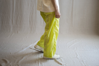 100番手タイプライターイージーパンツ/Superfine cotton loose-fitting pants/Lime green