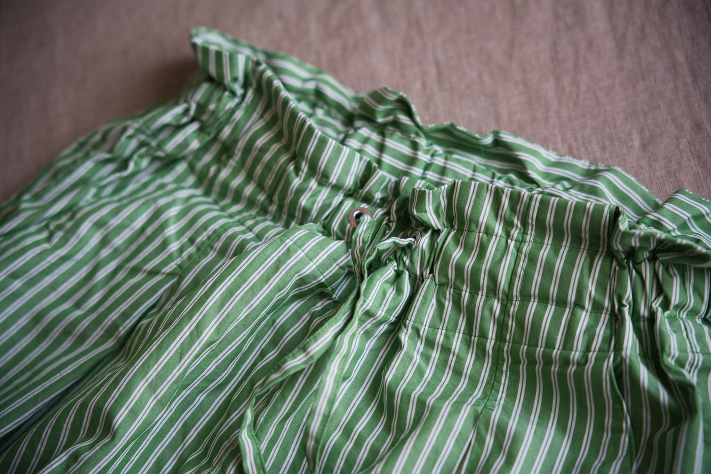 GIZA/SUPIMAワンタックイージーパンツ / GIZA/SUPIMA One-Tuck Pants / Green Stripe