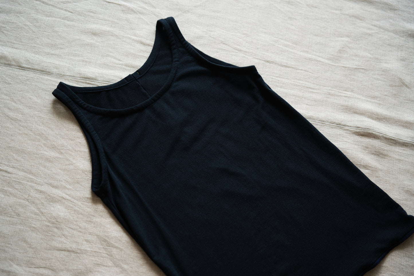 カシミアシルク テンセルタンクトップ / Cashmere Silk Tencel Tank-Top / Midnight Navy