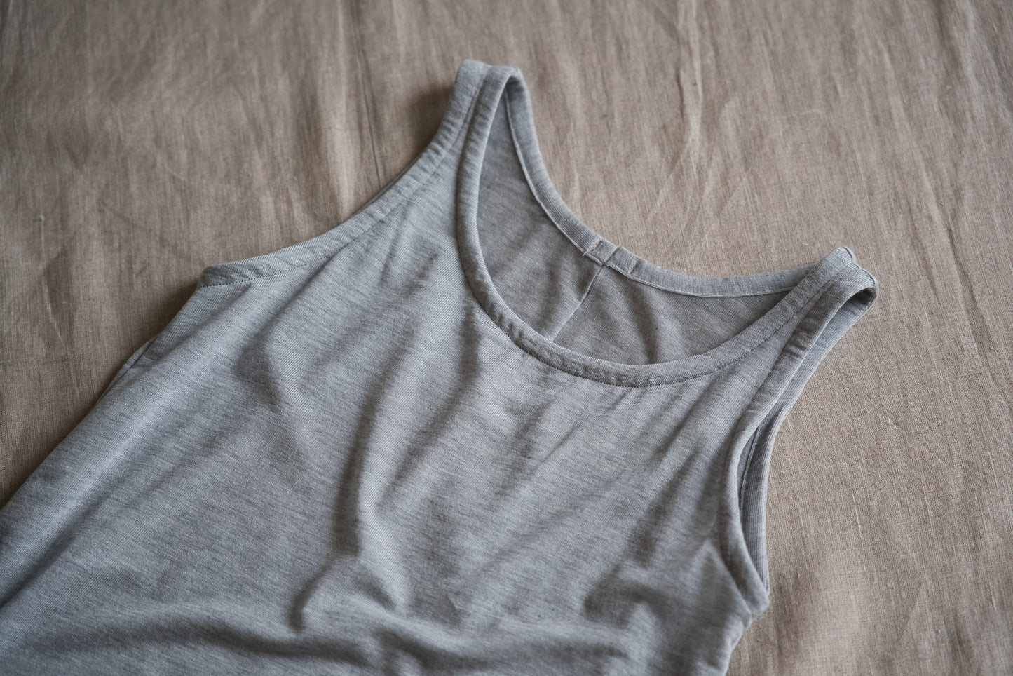 カシミアシルク テンセルタンクトップ / Cashmere Silk Tencel Tank-Top / Light Gray