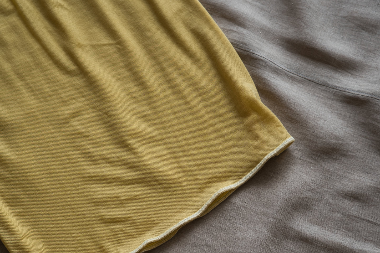 カシミアシルク テンセルタンクトップ / Cashmere Silk Tencel Tank-Top / Gold Yellow