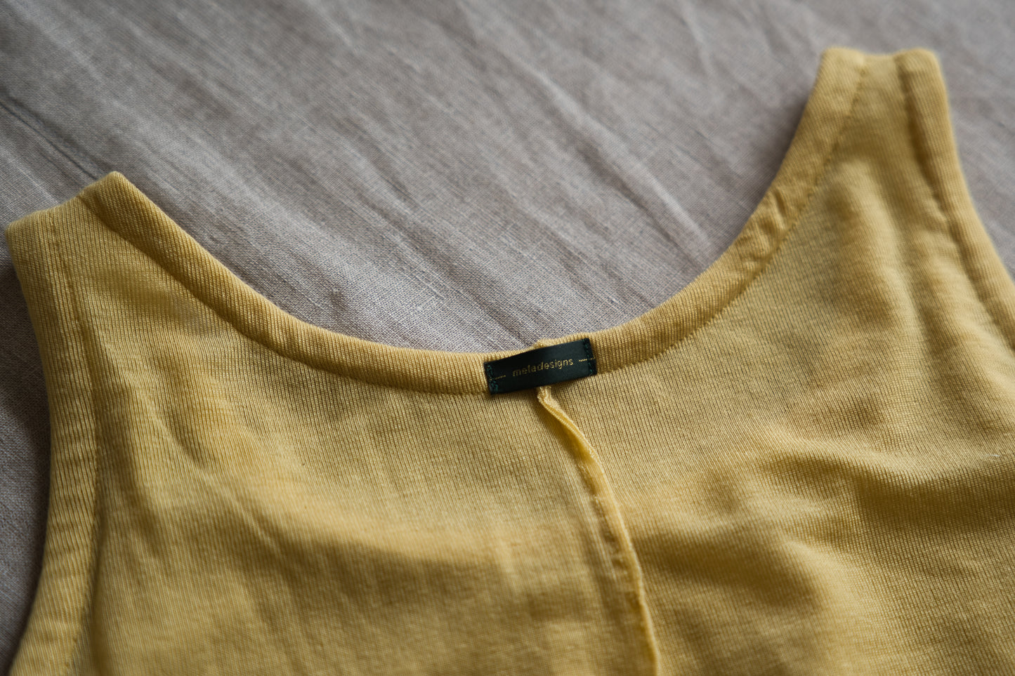 カシミアシルク テンセルタンクトップ / Cashmere Silk Tencel Tank-Top / Gold Yellow
