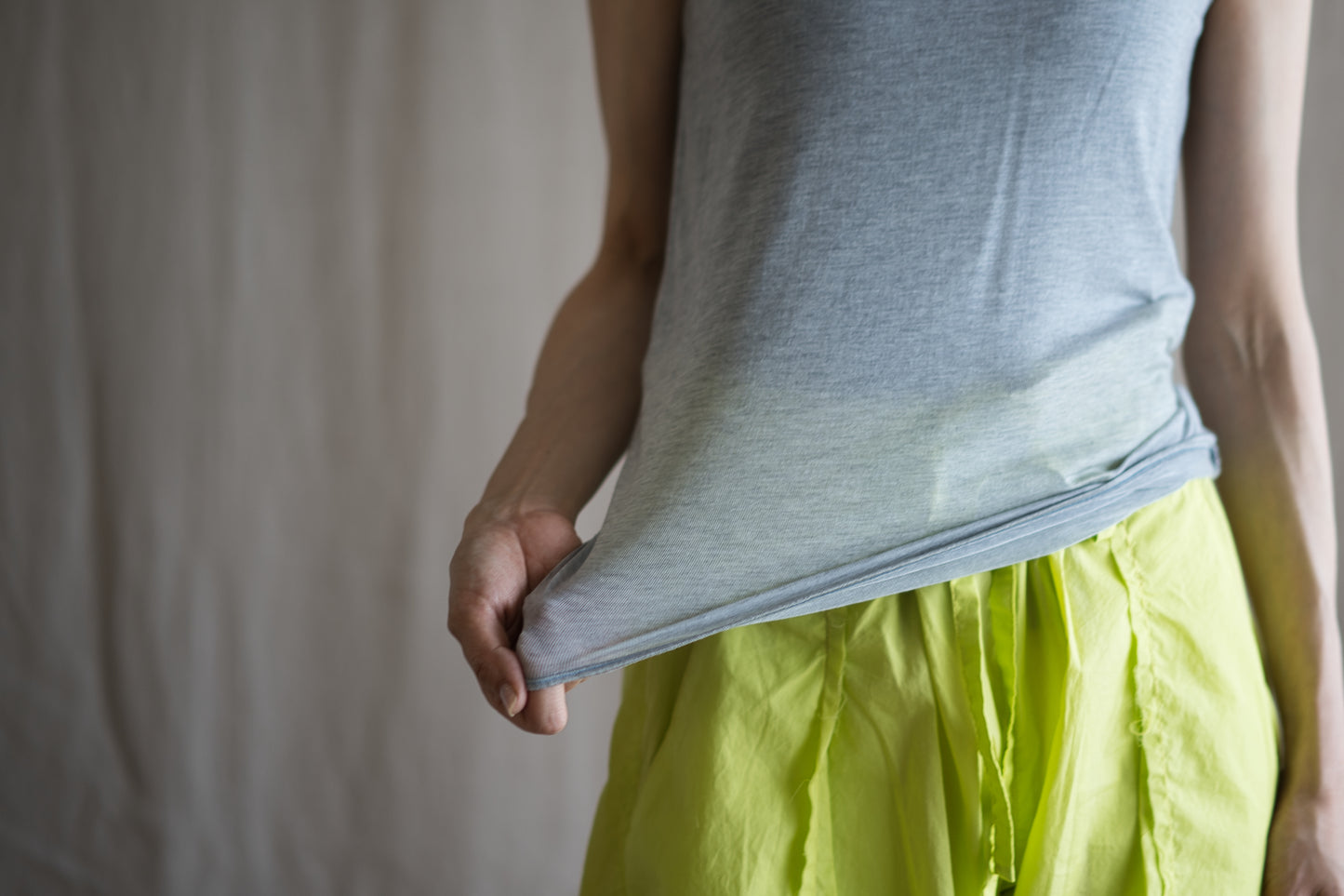 カシミアシルク テンセルタンクトップ / Cashmere Silk Tencel Tank-Top / Light Gray