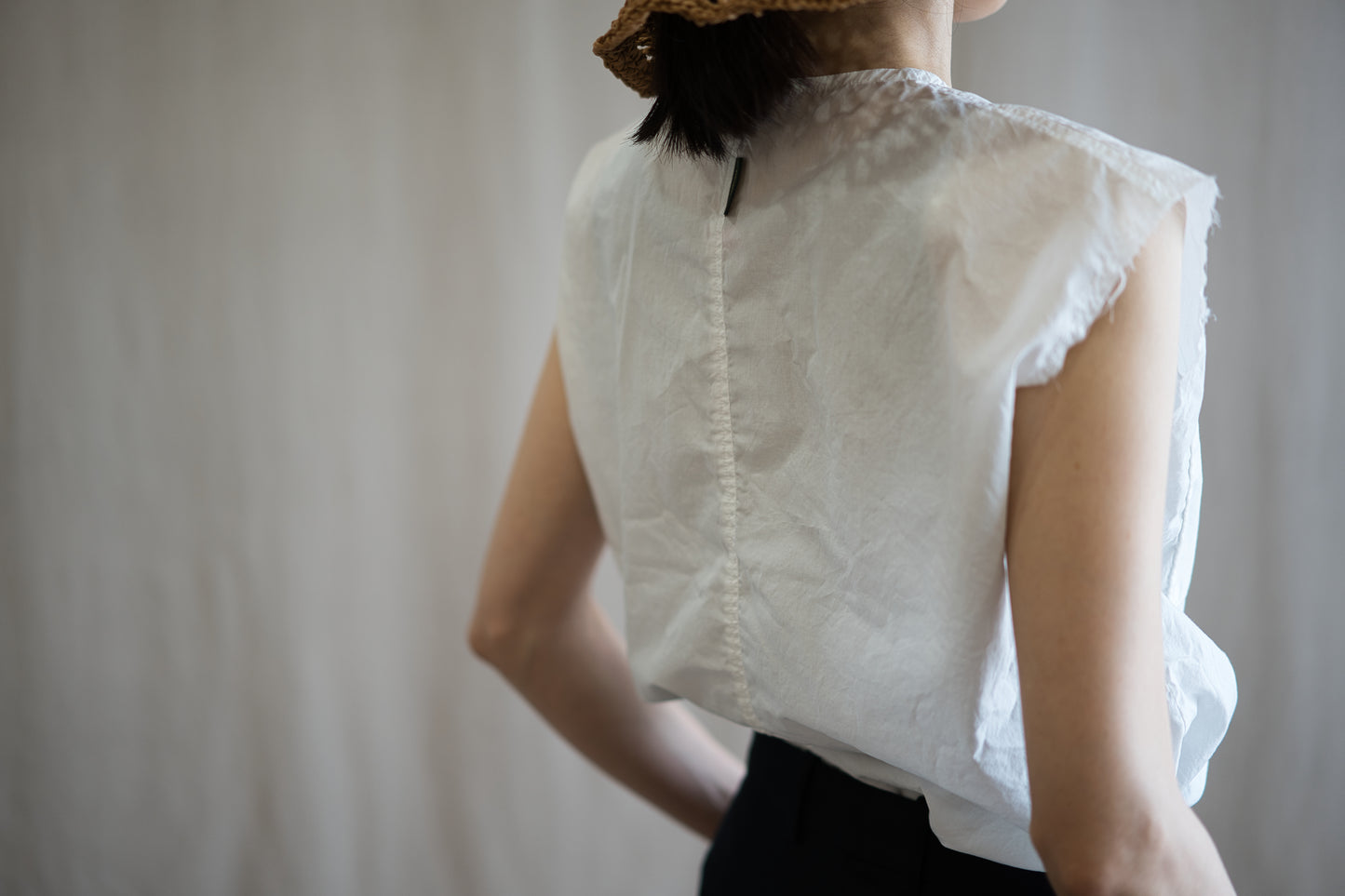 100番手タイプライターノースリーブ/Superfine cotton Sleeveless Top/Off-white