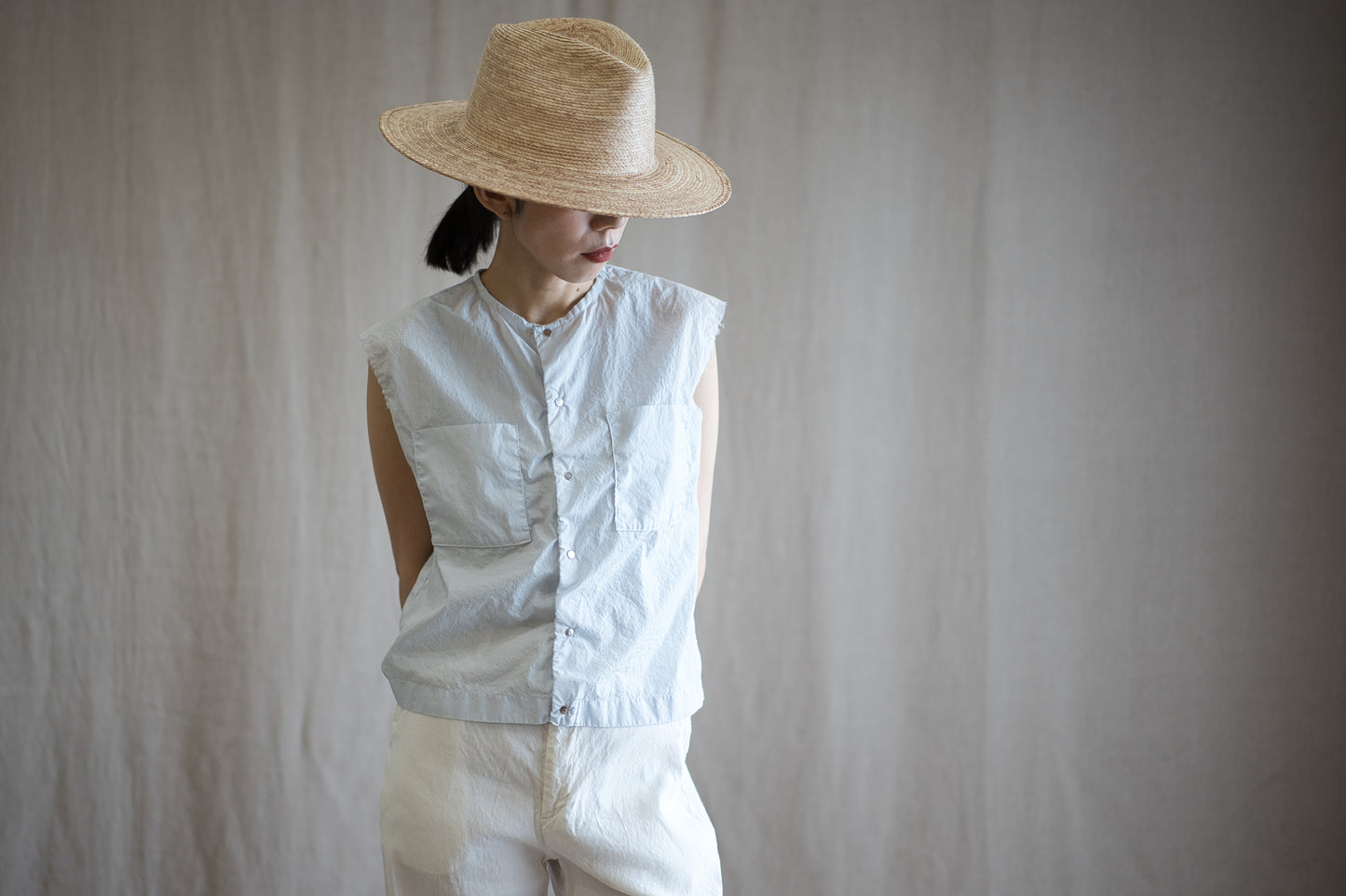 100番手タイプライターノースリーブ/Superfine cotton Sleeveless Top/Pale Light Blue