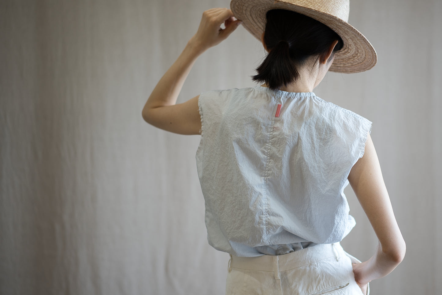 100番手タイプライターノースリーブ/Superfine cotton Sleeveless Top/Pale Light Blue